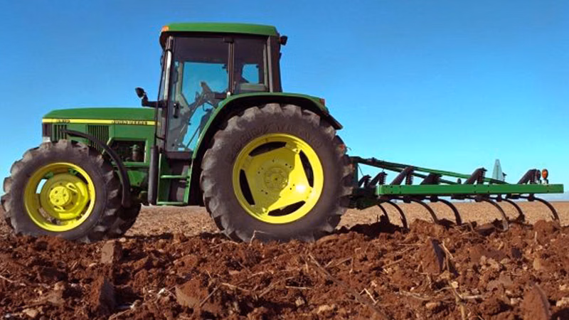 2024 John Deere 610 Integral Chisel Plow - Image 1