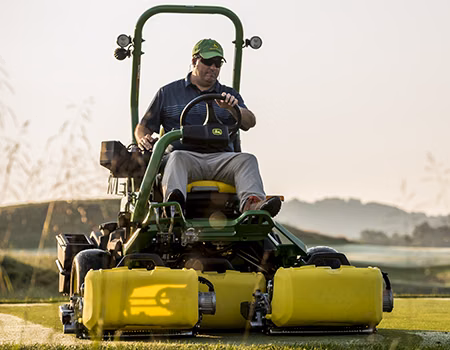2026 John Deere 2700 E-Cut™ Hybrid - Image 19