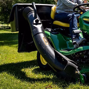 2025 John Deere X330 - Image 16