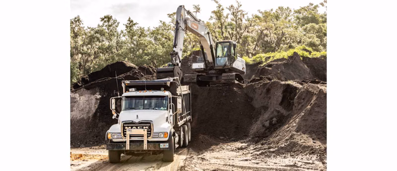 2025 Bobcat E220 - Image 5