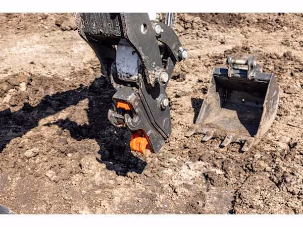 2026 Bobcat Hydraulic Pin-Grabber Coupler - Image 5