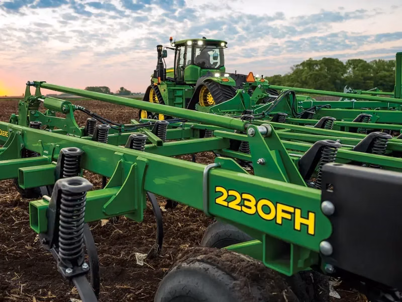 2026 John Deere 2230FH 5-Section, 15-ft Center Frame, 69 ft, 6 in - Image 1