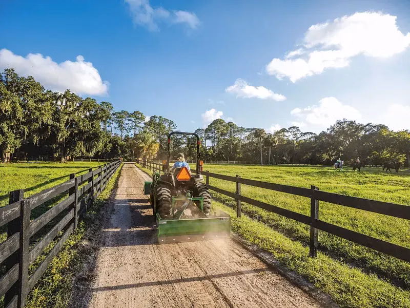 2026 John Deere 3032E - Image 2
