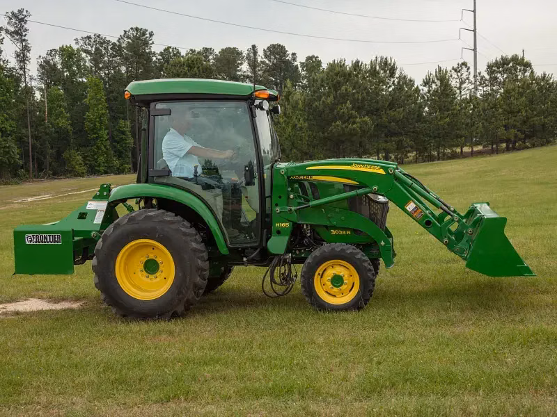 2026 John Deere 3033R - Image 3