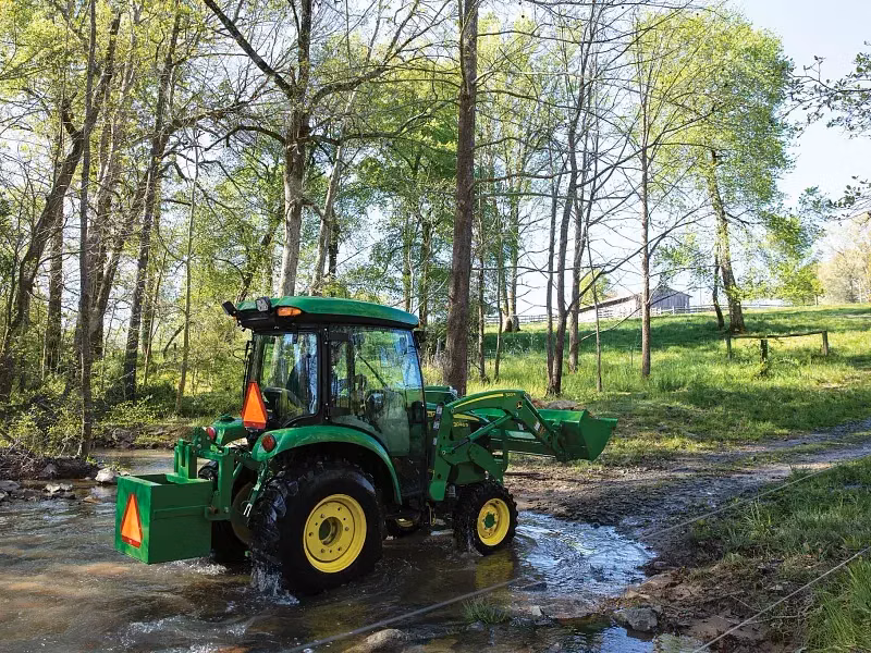 2026 John Deere 3046R - Image 4