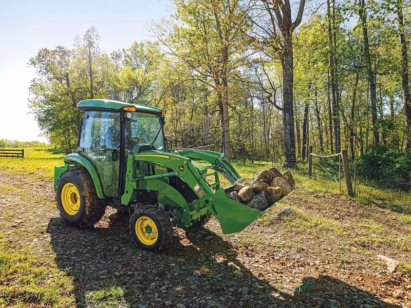 2026 John Deere 3046R - Image 9